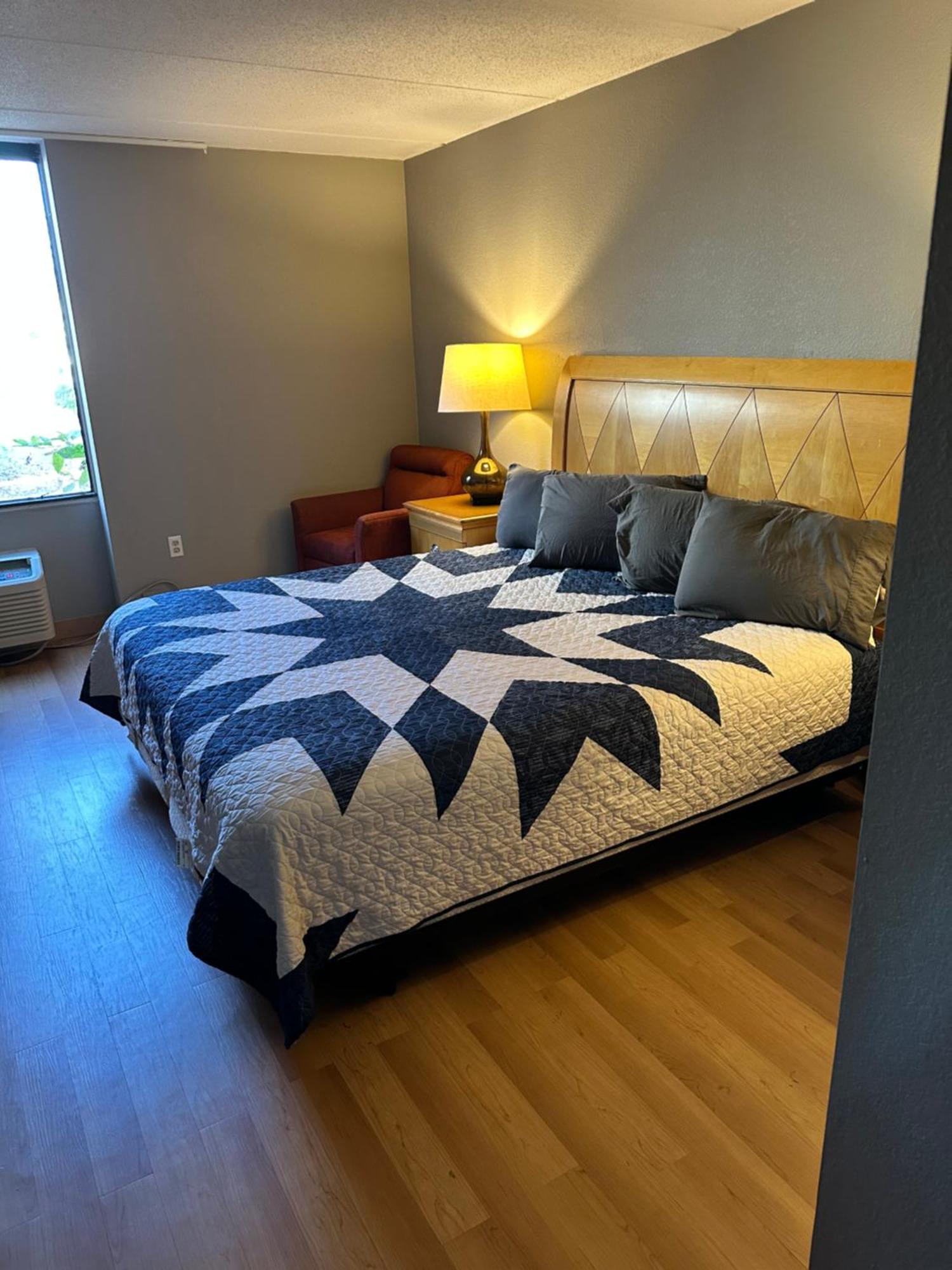 Madison Inn&Suites Extérieur photo