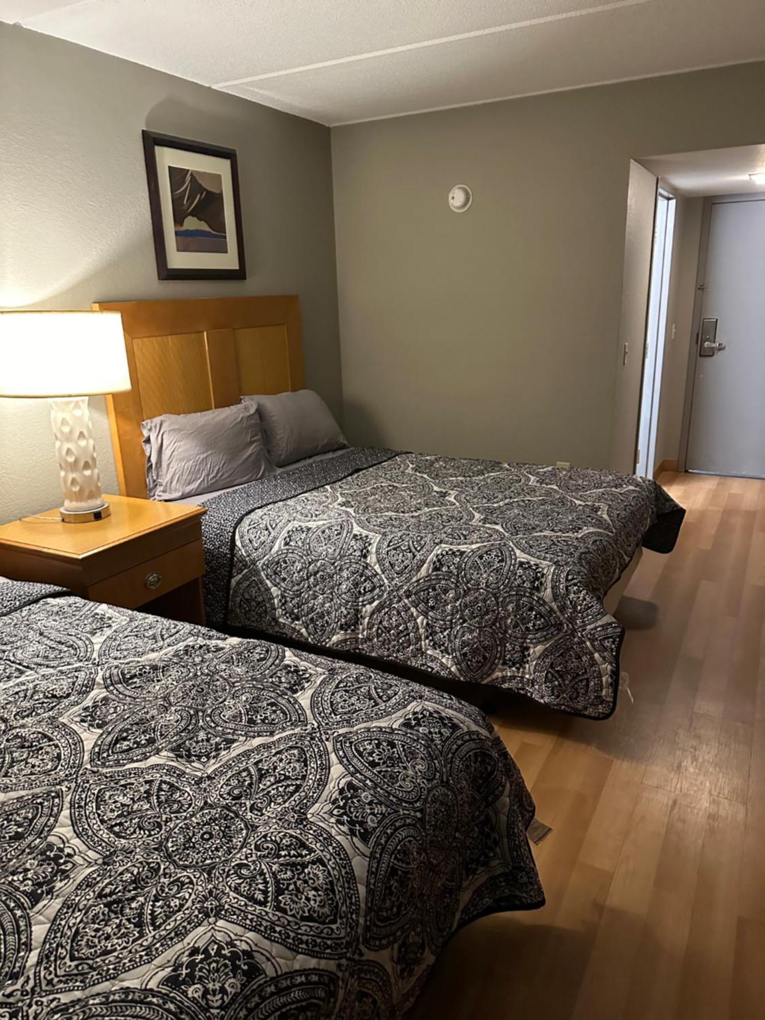 Madison Inn&Suites Extérieur photo