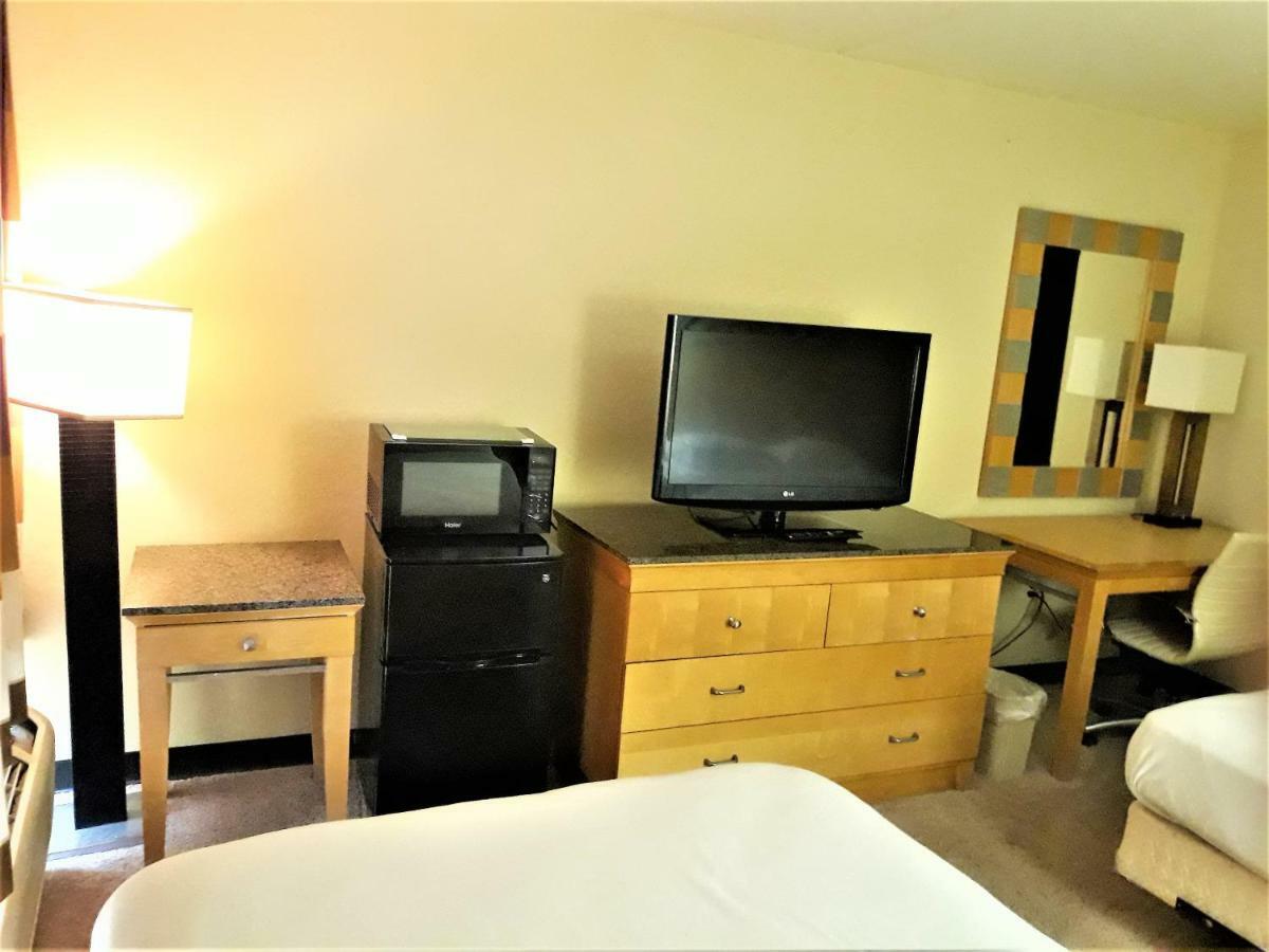 Madison Inn&Suites Extérieur photo