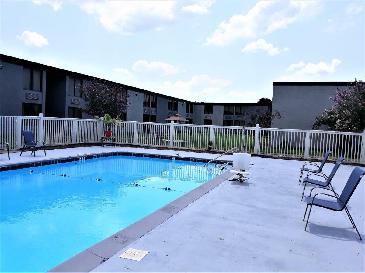 Madison Inn&Suites Extérieur photo