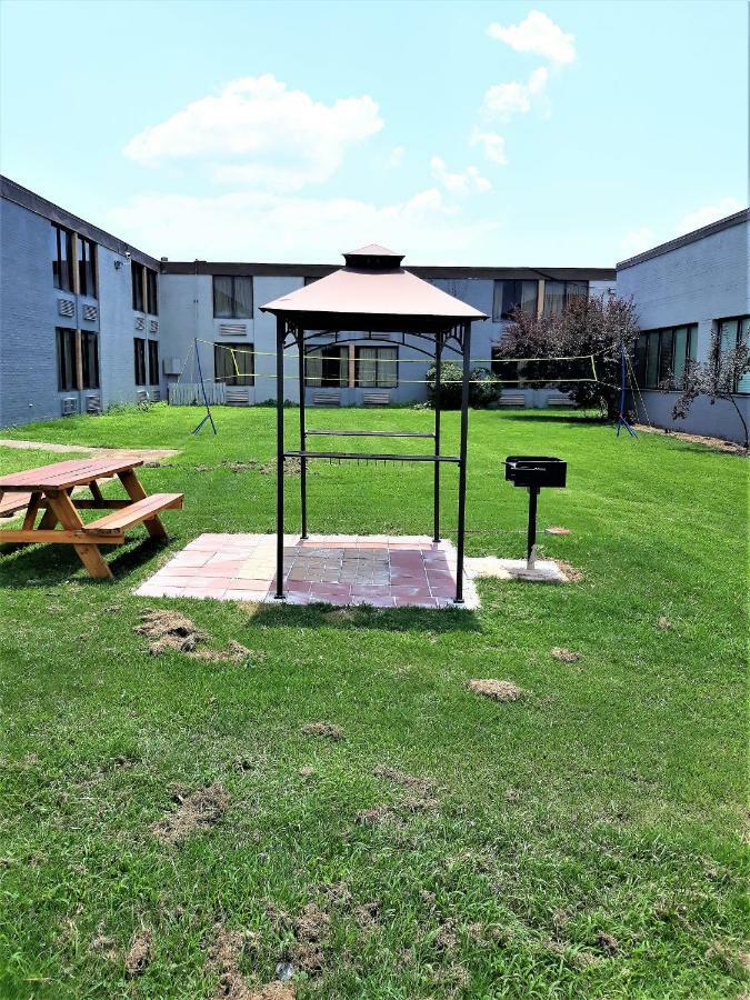 Madison Inn&Suites Extérieur photo