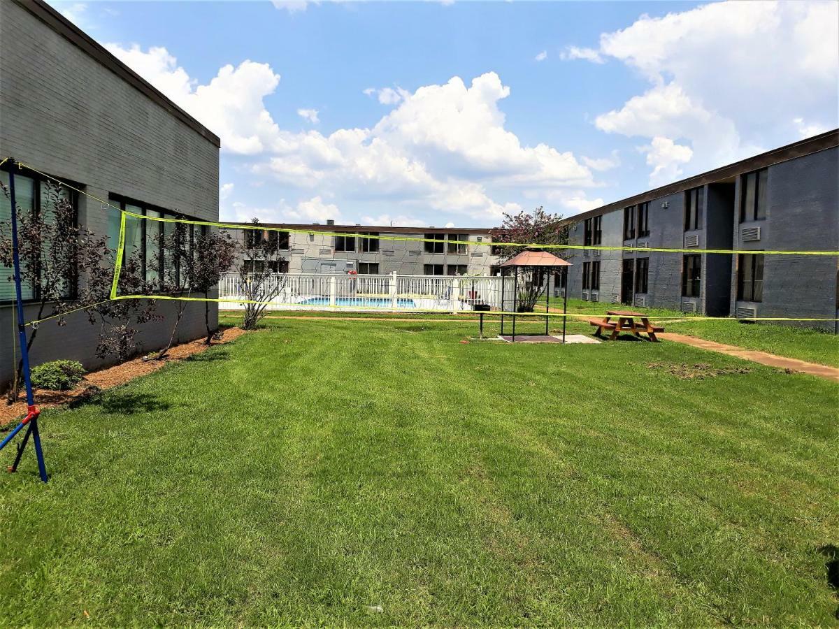 Madison Inn&Suites Extérieur photo