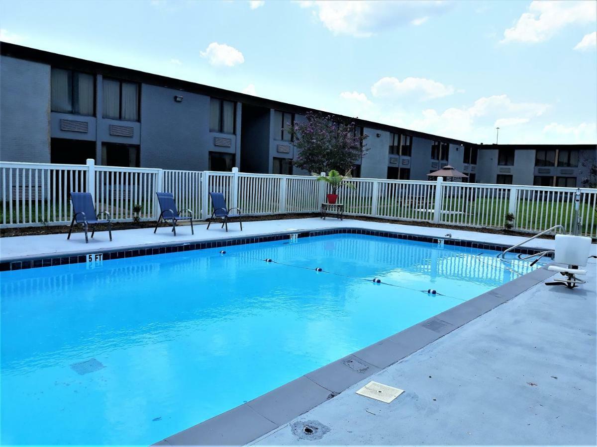 Madison Inn&Suites Extérieur photo
