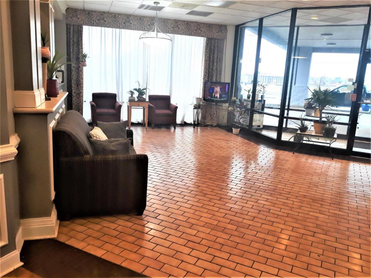 Madison Inn&Suites Extérieur photo